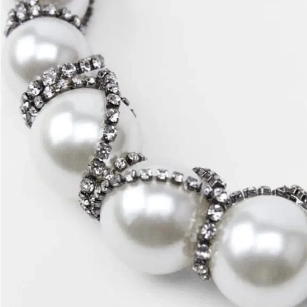 NWT. Zara Pearl and Silver Rhinestones Necklace.